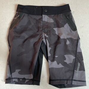 Boys’ Fasthouse MTB shorts, size 26
